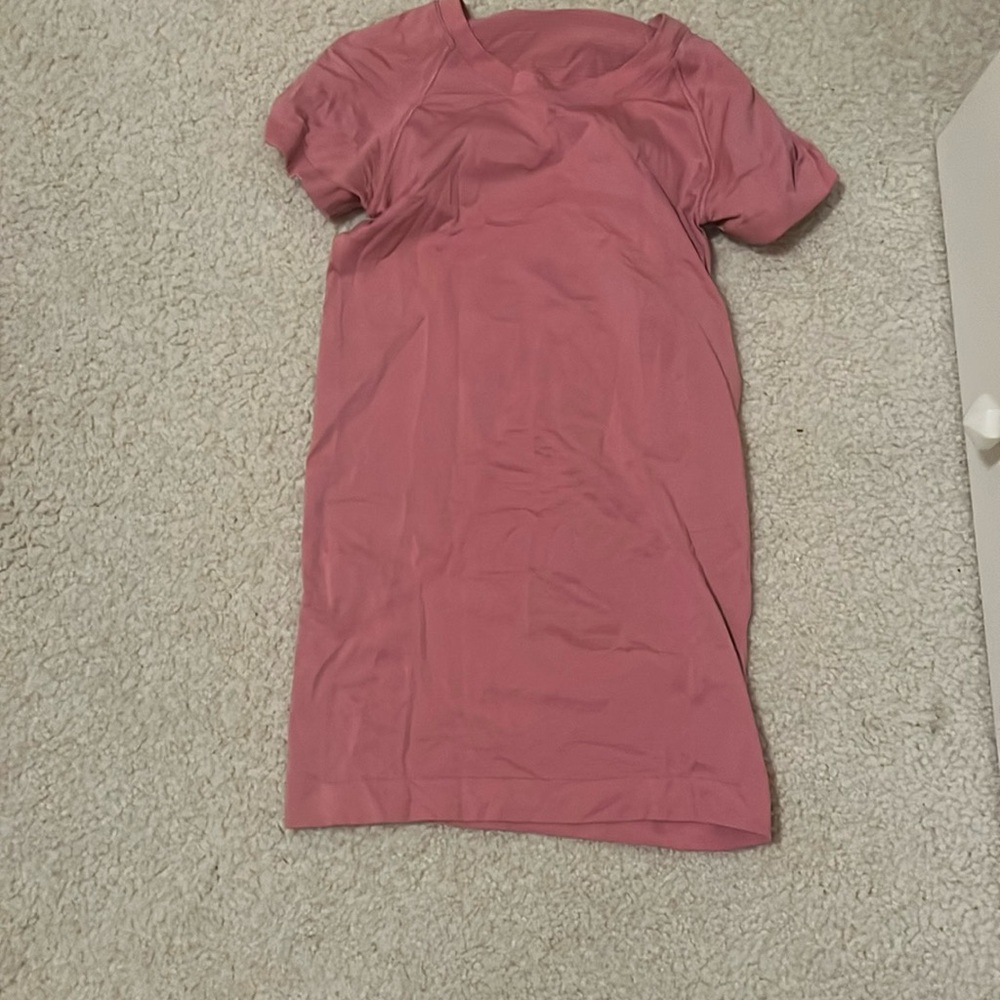 lightly worn, great condition, lululemon shirt